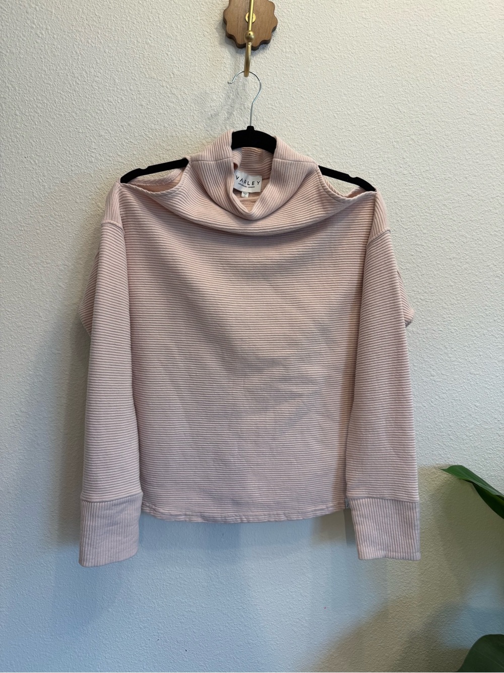 Varley Hampton Cold Shoulder Sweatshirt XS Blush Pink Ribbed Sweatshirt